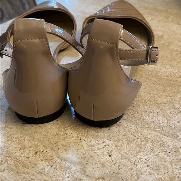 Jones New York Women's Textured Nude Flats - Picture 3 of 6